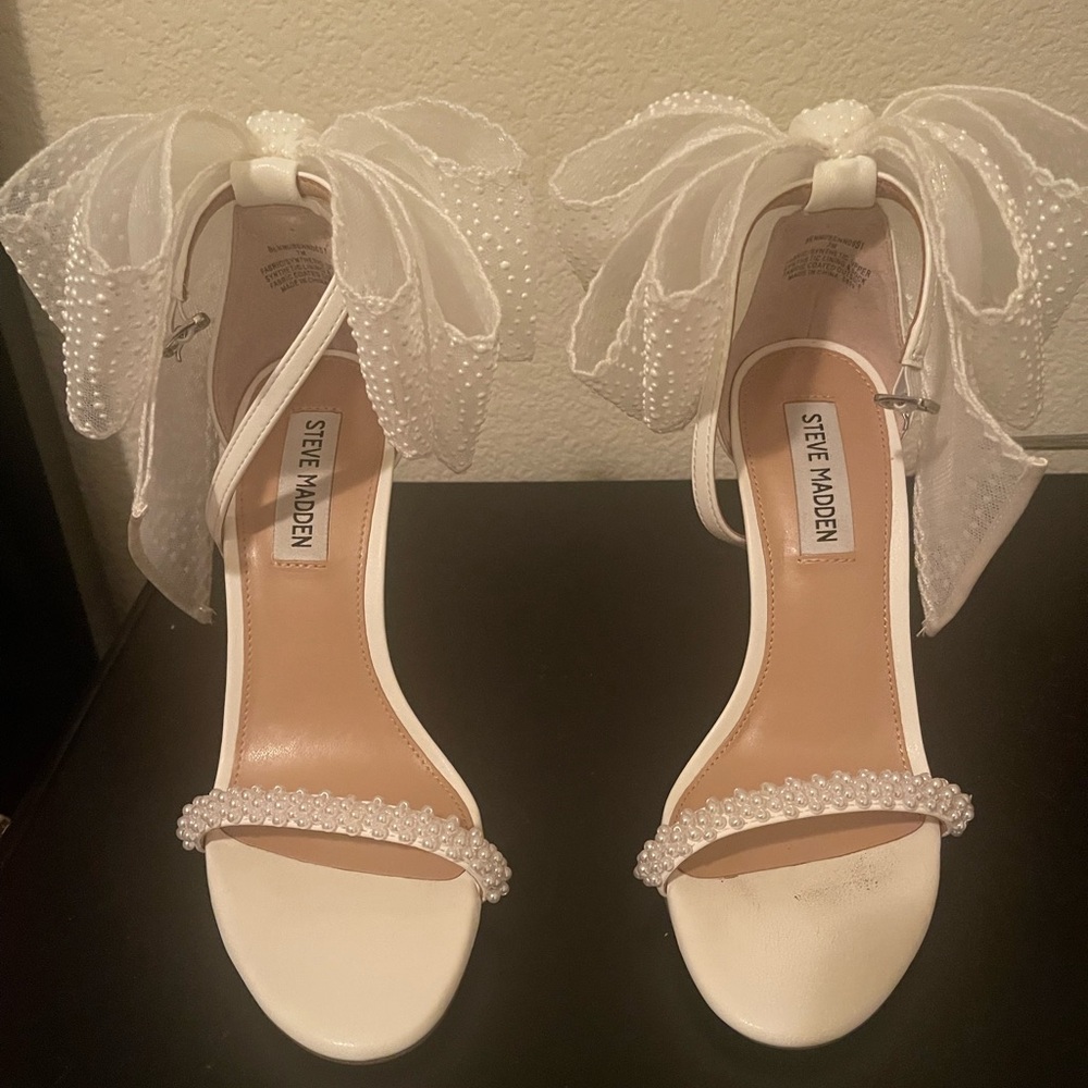 Steve Madden White Sandals with Pearl Bow